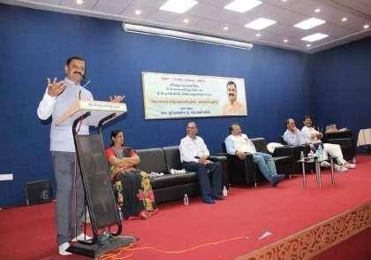 યુવાનો સાથે રોજગાર અને કૌશલ્ય અંગે ચર્ચા